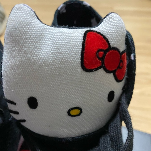 Hello Kitty Converse - Picture 2 of 9